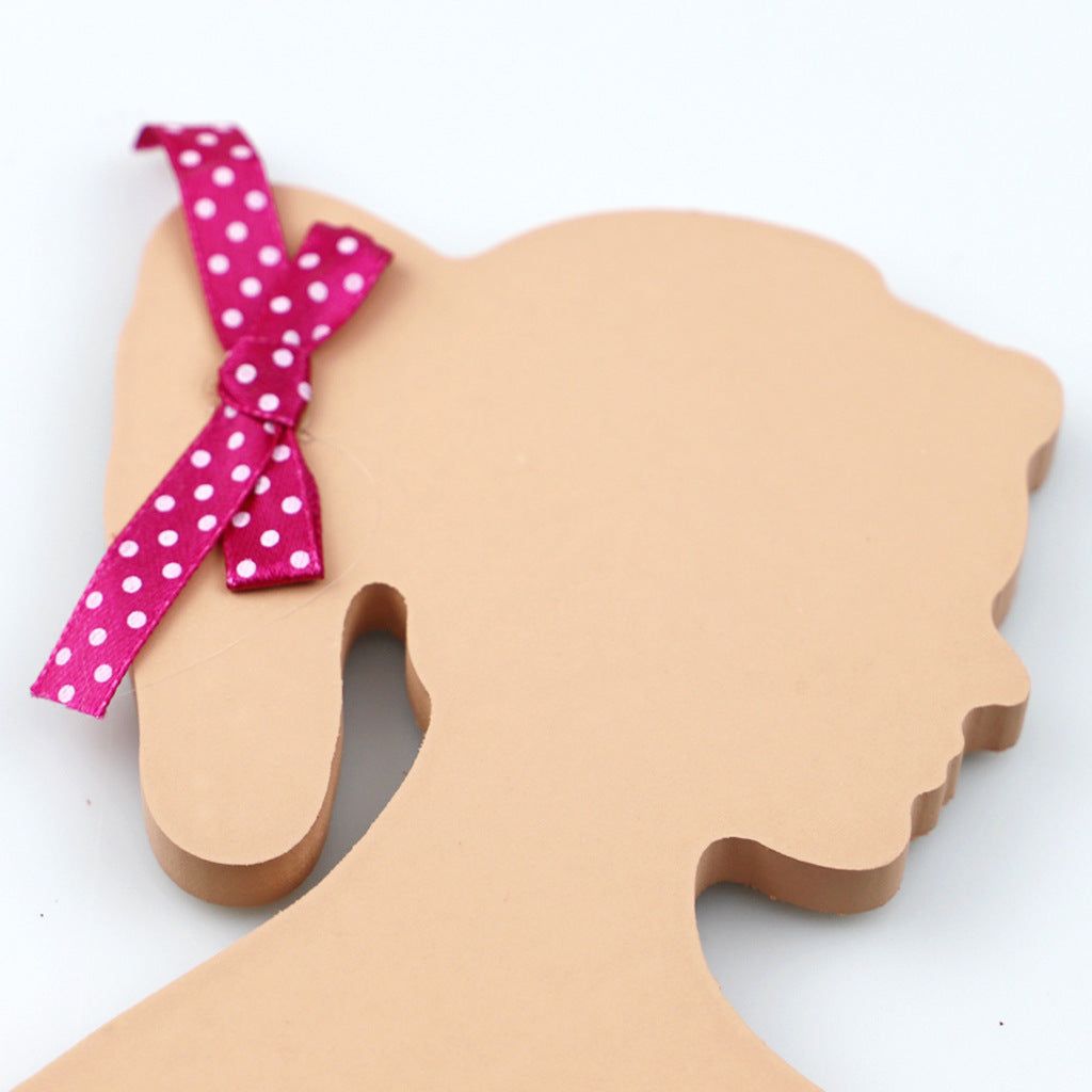 Houten fotolijst zwangerschapsfiguur met opengewerkt design en ultrasoonfoto in hartvormige uitsnede