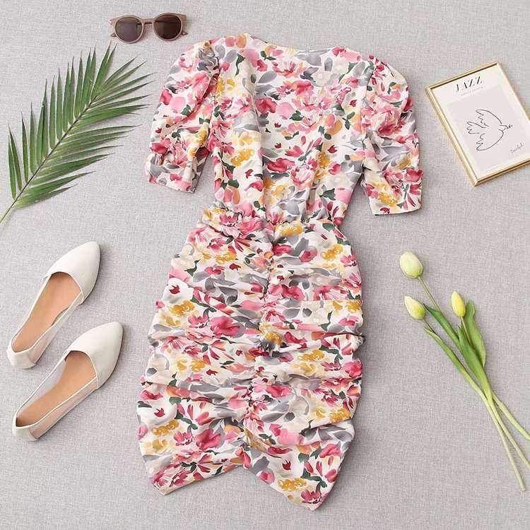 V-hals jurk met bloemenprint, plooien en pofmouwen Nexora Store