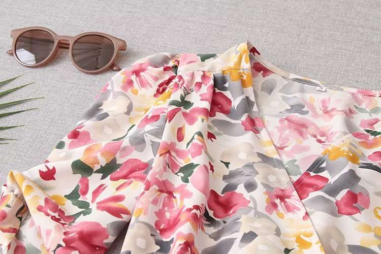 V-hals jurk met bloemenprint, plooien en pofmouwen Nexora Store