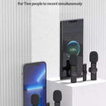 Draadloze microfoon set met twee microfoons en ontvangers voor simultane opname op smartphones, zwart, compact en draadloos.