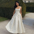 Damesjurk met vierkante kraag en zwart-witte stippen, geplooide grote swing rok, mouwloos polyester slingmodel