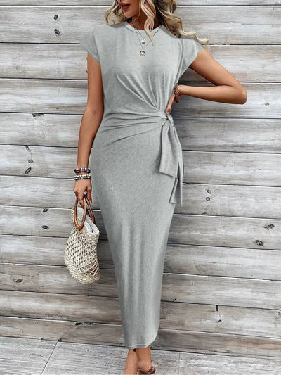 Elegante gestreepte jurk met tailleband, ronde hals, korte mouwen en lang patroon Nexora Store
