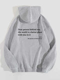 Grijze dames hoodie met pluche letters en kangoeroezak, unisex trendy pullover met capuchon en trekkoord.