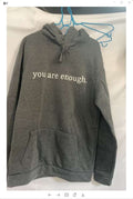 donkere dames hoodie met pluche letters 