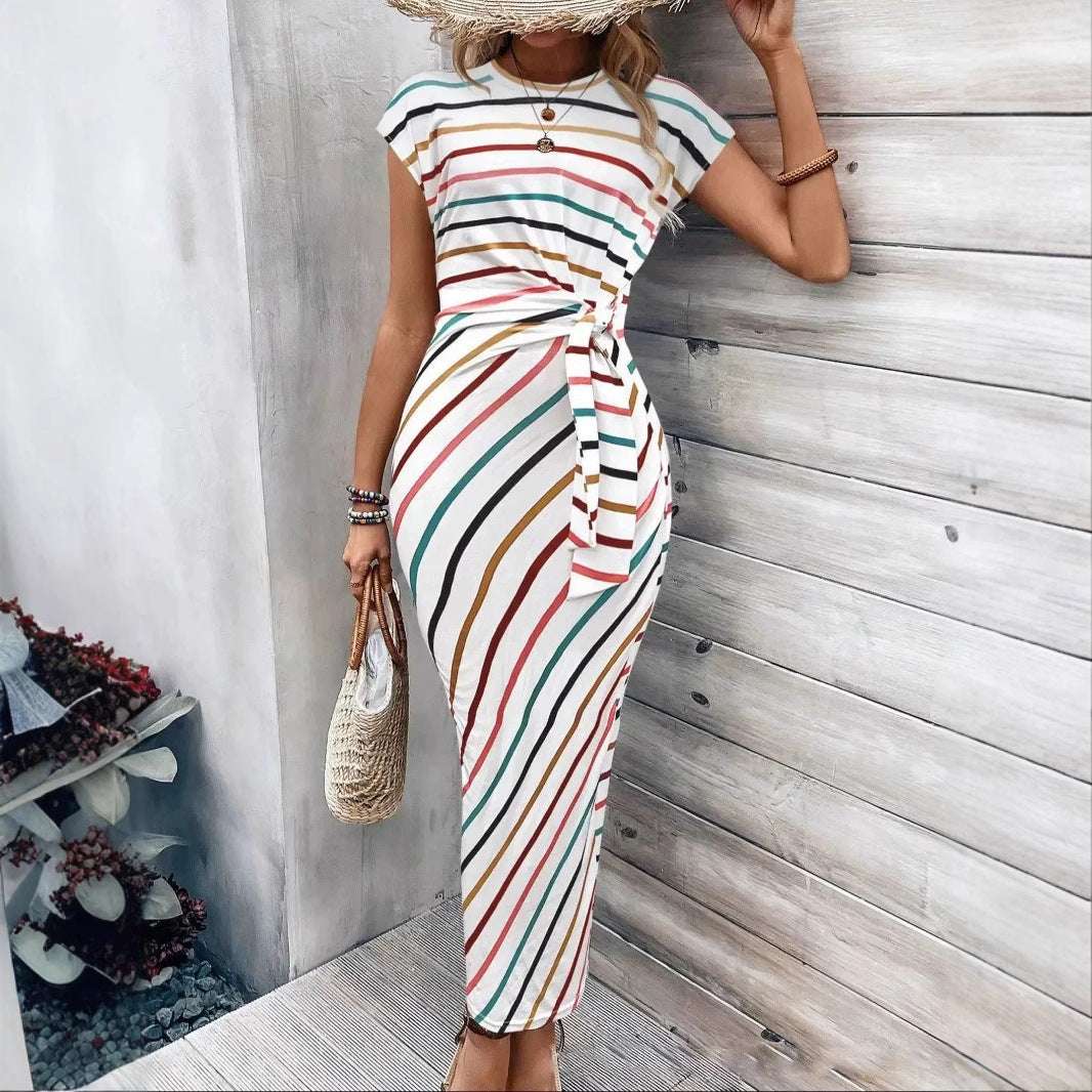 Roze witte gestreepte elegante jurk met tailleband en korte mouwen, lange rok