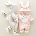 katoenen baby romper met lange mouwen en capuchon in roze en grijs met dieren oren design