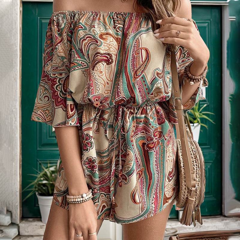 Dames jumpsuit met etnische bedrukte shorts en off-shoulder mouwloze top in abrikoosgeel.