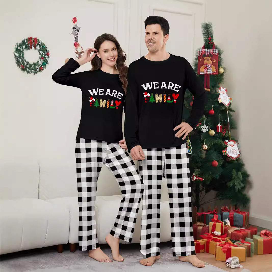 Lange mouwen broek familiepak met letterprint en zwart-wit ruitmotief, kerstthema pyjama set