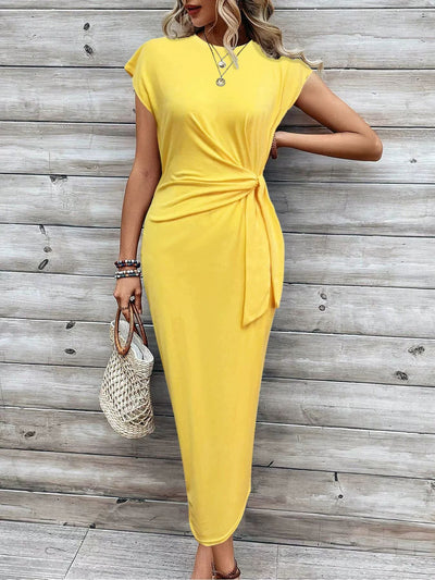 Elegante gestreepte jurk met tailleband, ronde hals, korte mouwen en lang patroon Nexora Store