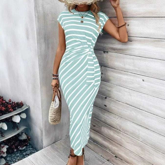 Elegante gestreepte jurk met tailleband, ronde hals, korte mouwen en lang patroon Nexora Store