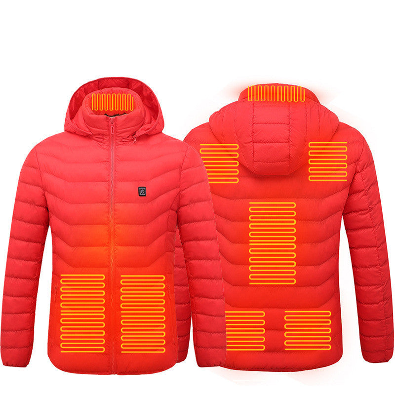 Rode elektrische verwarmde jas met capuchon en strategisch geplaatste verwarmingszones voor optimaal skiën comfort.