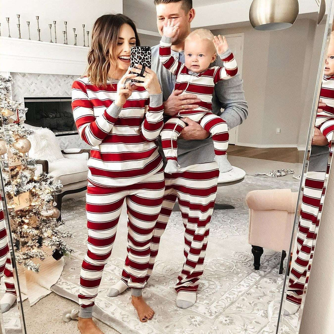 Ouder-kind gestreepte kerstfamilieset met rode en witte strepen katoenen pyjama's voor het gezin