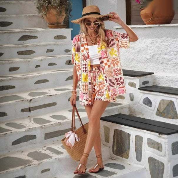 Damesoverhemd en elastische tailleshorts casual pak met kleurrijk patroon en korte mouwen in watermeloenrood