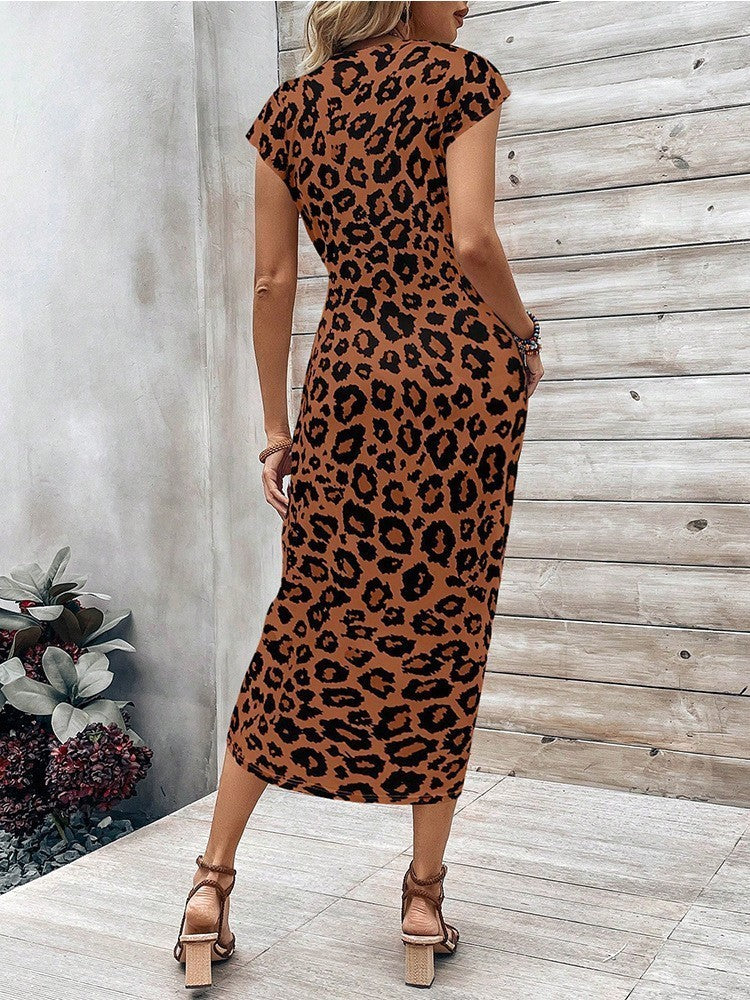 Elegante gestreepte jurk met tailleband, ronde hals, korte mouwen en lang patroon Nexora Store