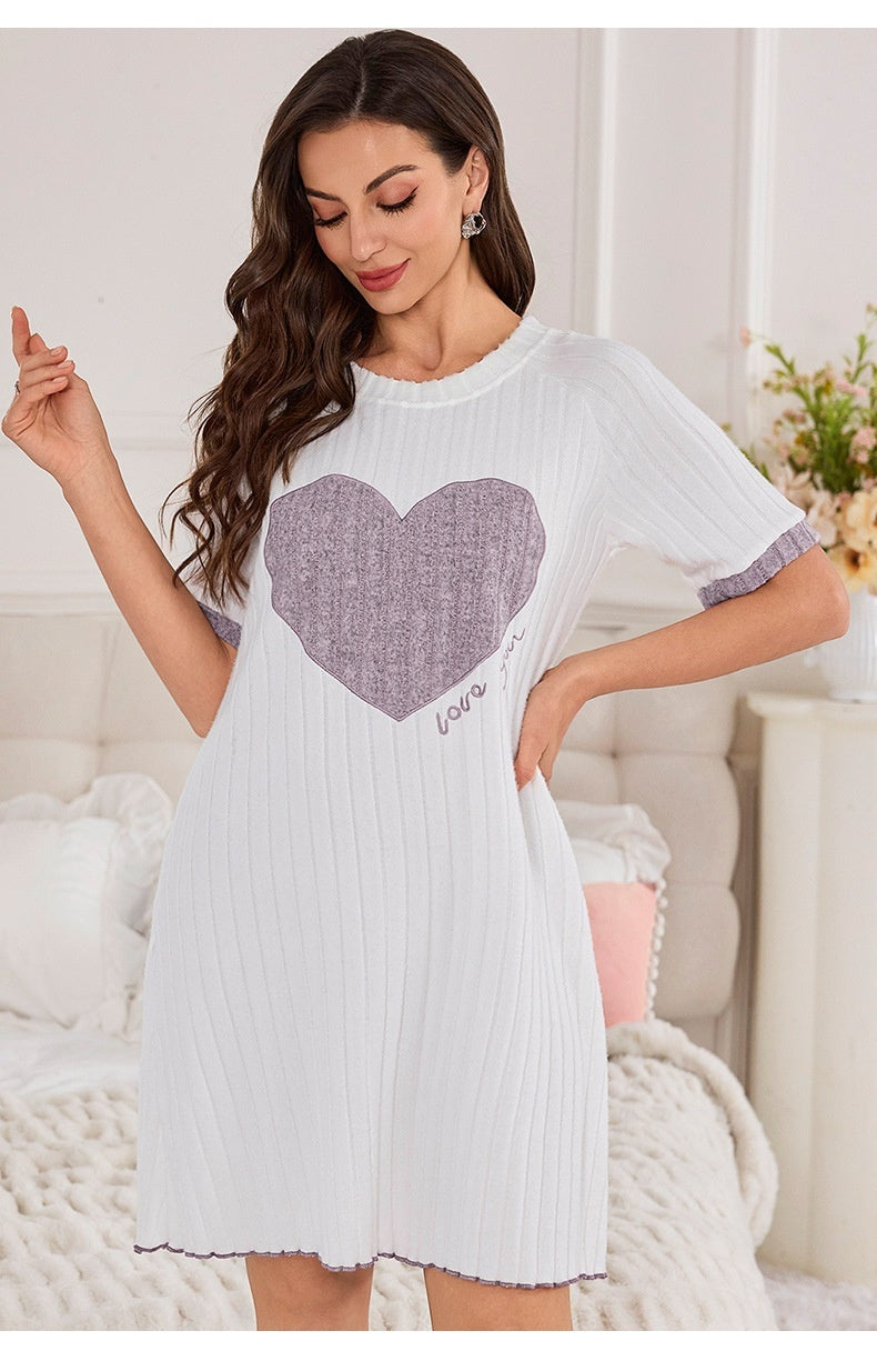 Eenvoudige casual pyjama met korte mouwen en geborduurde liefdesprint Nexora Store