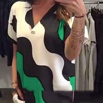 Damesjurk met korte mouwen en V-hals in zwart, wit en roze golvend patroon