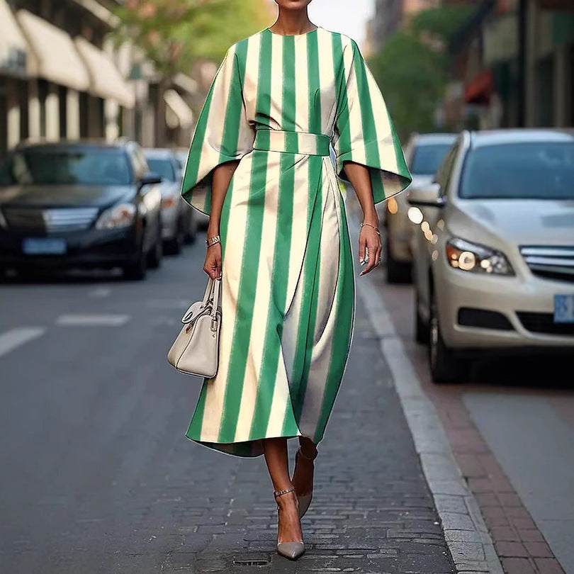 vrouwelijke creatieve casual jurk met kleurrijke print en halve mouwen van polyester